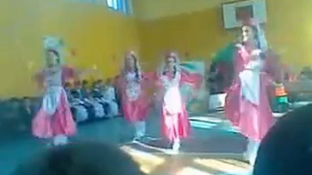 татарский танец девочек из 6 Б класса смотреть онлайн