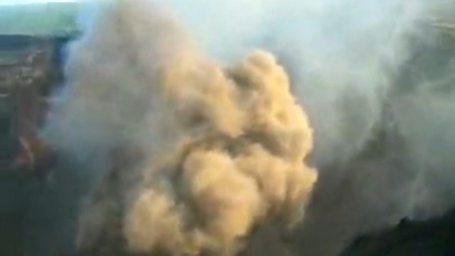 Туристы бегут от вулкана смотреть онлайн