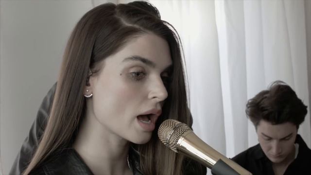 Aimée Osbourne and Her Band ARO Perform Eerily Beautiful Debut Single "Raining Gold" смотреть онлайн
