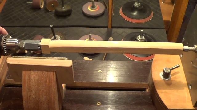 Токарный станочек УМЕЛЫЕ РУКИ и его модернизация. 20 лет, но ещё работает смотреть онлайн