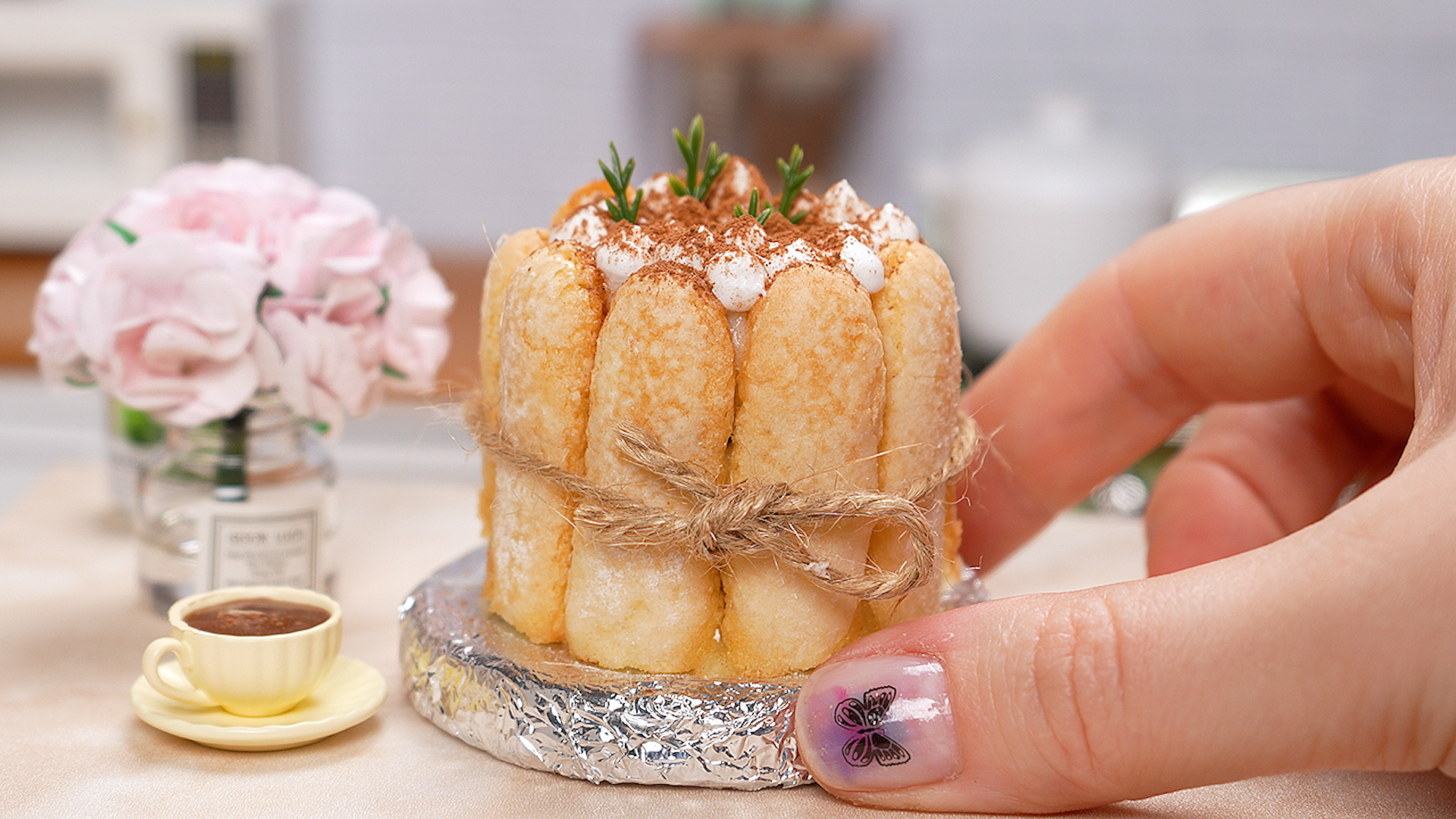 Мини Торт Тирамису! Мини Еда | Мини Кухня | Miniature Tiramisu Cake for Valentine's Day смотреть онлайн