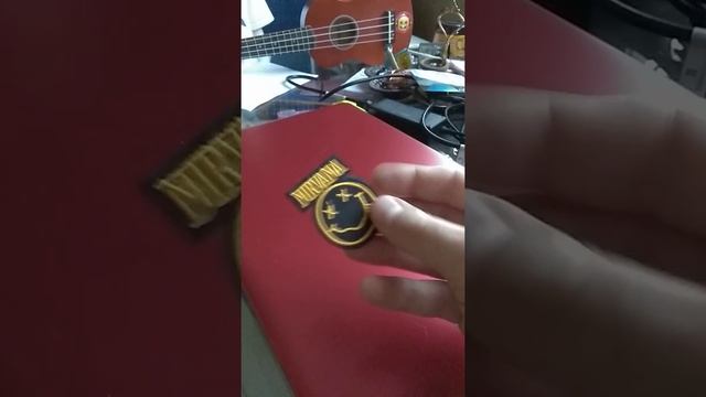 Видео обзор термонаклейка на одежду рок группа NIRVANA Термонашивки и наклейки musiconshop.ru смотреть онлайн