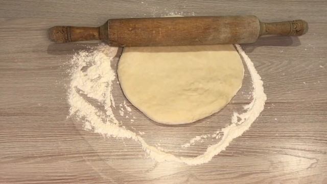 Домашняя пицца с ветчиной и грибами. смотреть онлайн