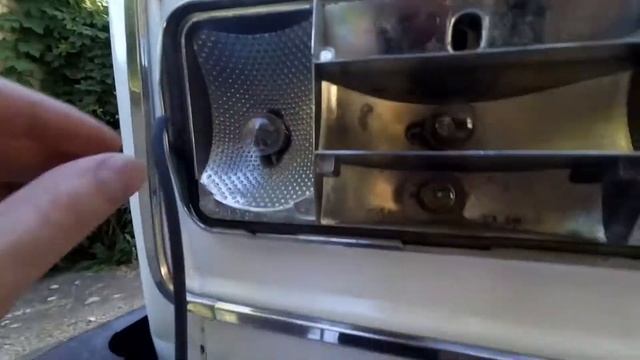 Замена лампочек задних фонарей ВАЗ 2106