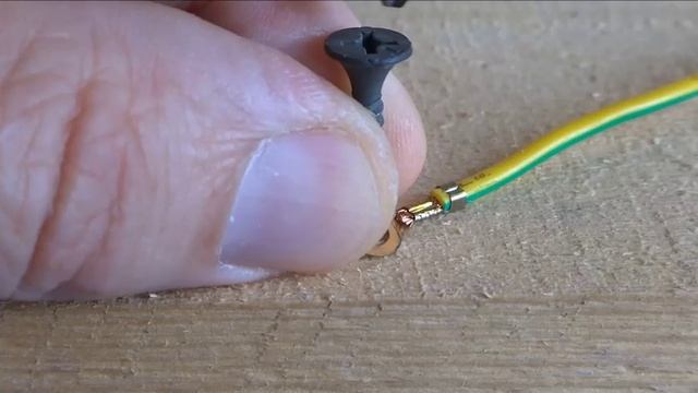 Как ПРАВИЛЬНО СОЕДИНЯТЬ ПРОВОДА с помощью ОБЫКНОВЕННОГО ШУРУПА. смотреть онлайн