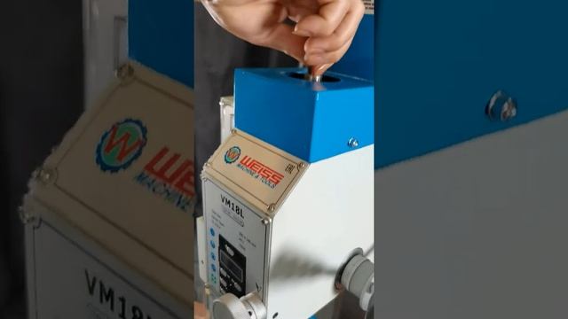 Installing a collet chuck WEISS VM18L drilling milling machine 铣夹头的安装 смотреть онлайн