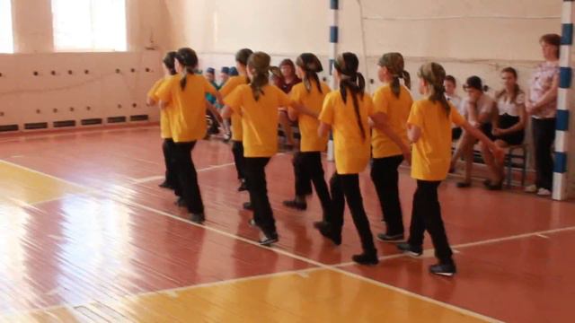Смотр строя и песни. Начальные классы (I часть) смотреть онлайн