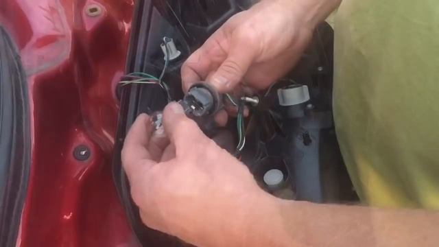 How to change the brake/tail light on a Nissan Altima смотреть онлайн