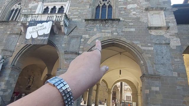3 Прогулка по Bergamo, старый город. Италия. смотреть онлайн