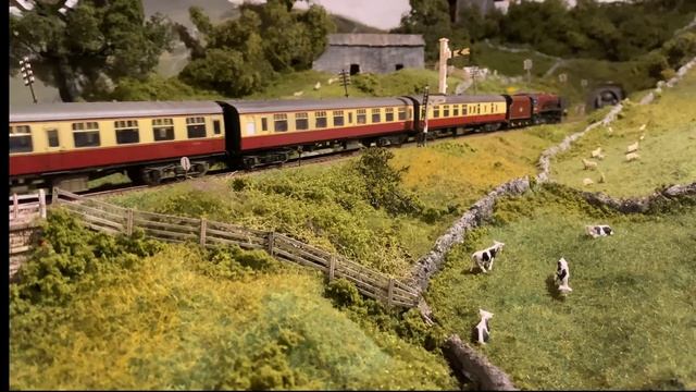 Steam Trains At Speed - Yorkshire Dales Model Railway