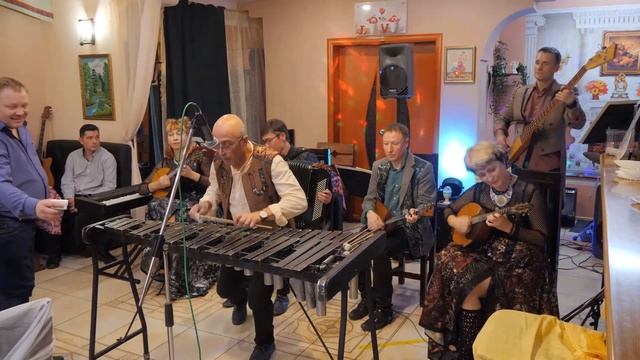 Евгений Ханчин , Изумруд Чардаш Монти смотреть онлайн