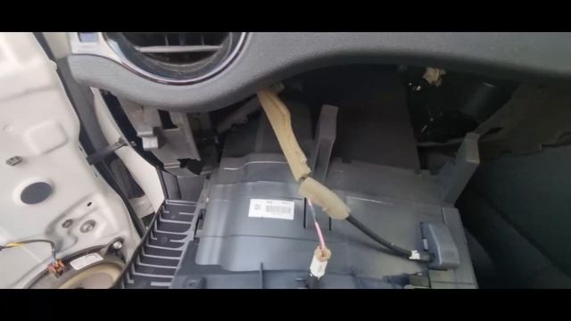 How to remove Renault Koleos heater blower motor H45 ,2008-2015 смотреть онлайн