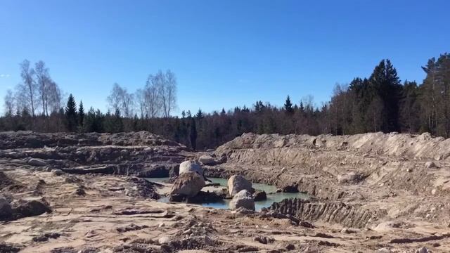 Экскаватор ждет ремонта. смотреть онлайн