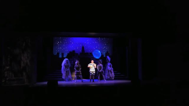 Gavan Pamer - The Moon and Me - The Addams Family смотреть онлайн