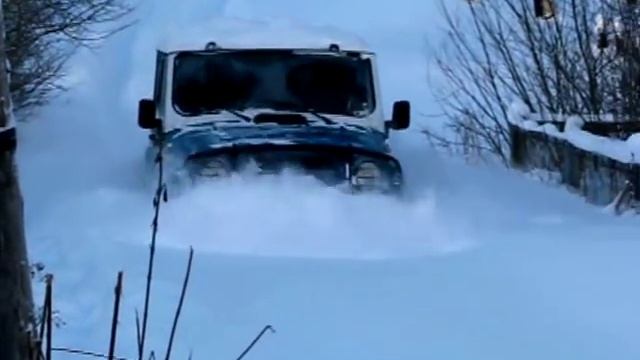 УАЗ по метровому снегу. смотреть онлайн