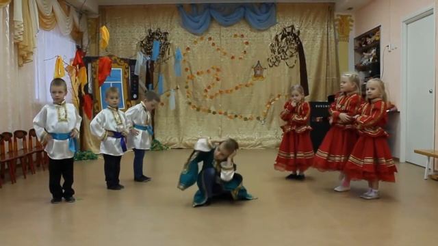 МАДОУ №5 г. Томска, коллектив «Подсолнушки» - «Комара муха любила» смотреть онлайн