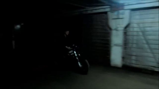 HONDA VTR 1000 без глушителя в гараже. смотреть онлайн