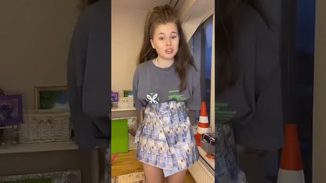 Делаем платье из денег #shorts смотреть онлайн