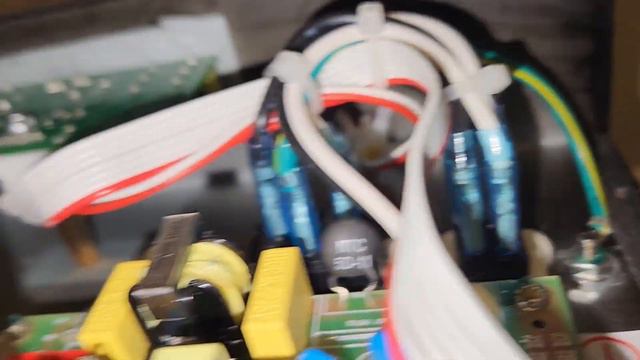 Amp repair Fender Rumble 25 hissing crackling with nothing plugged in. смотреть онлайн