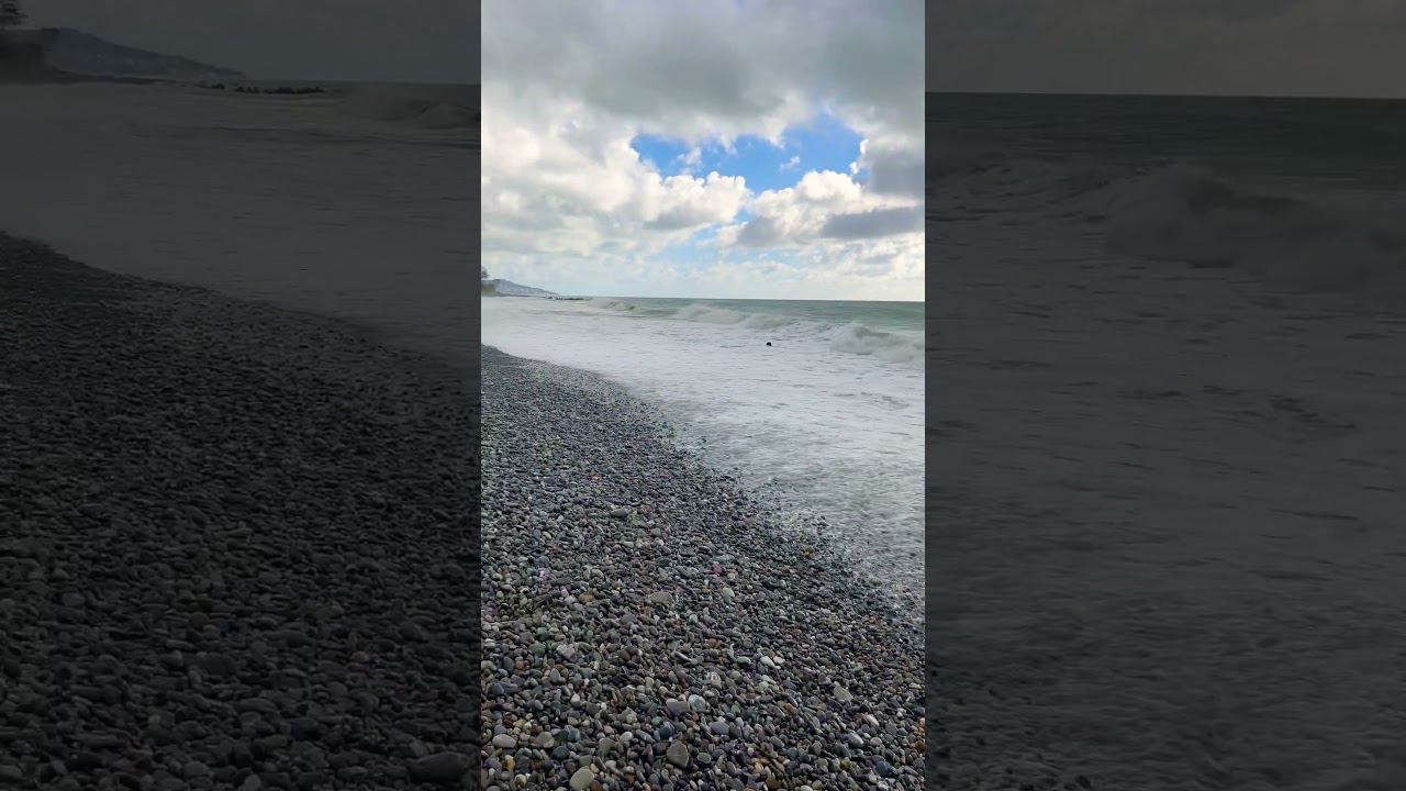 Лазаревское сегодня Утро. Море штормит. 22 ноября #сочи #tiktok #подпишись смотреть онлайн
