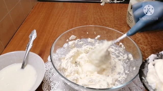 Сметанный крем. Крем всегда густой из любой сметаны. Это очень просто. смотреть онлайн