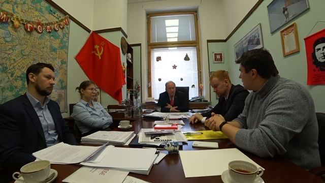 Приехали в Госдуму к депутатам от КПРФ. Передали обращения жителей. В думе нашли палатки 90-х смотреть онлайн