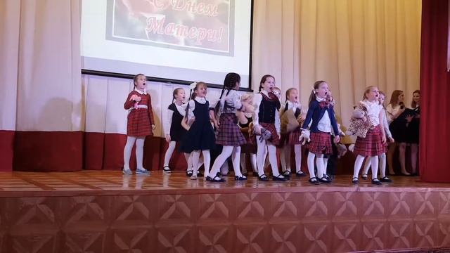 Зажигают фонари за окном... смотреть онлайн