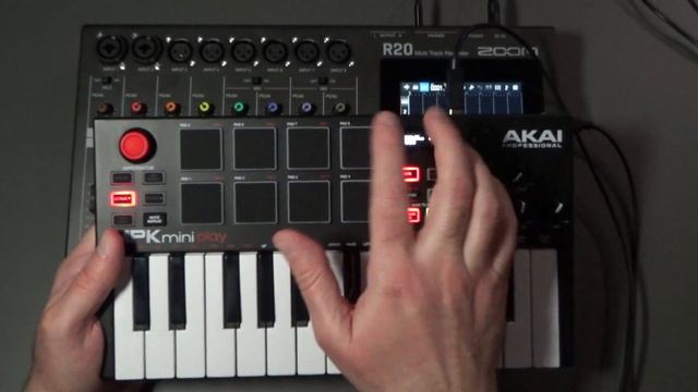 ZOOM R20 - how to use a MIDI keyboard and pads to create synth drum tracks featuring AKAI Mini Play смотреть онлайн
