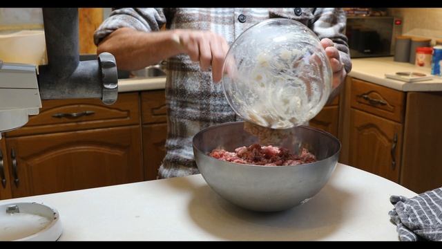 Make Cumberland sausage from scratch смотреть онлайн
