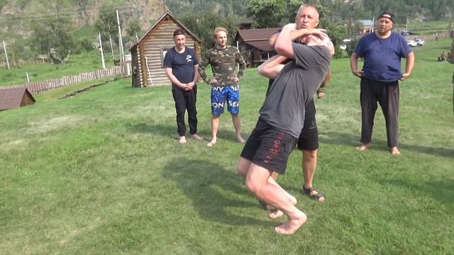 Применение рычагов . Ежегодный ГЛАВНЫЙ семинар по русскому рукопашному бою на Алтае . Июль 2022 го смотреть онлайн