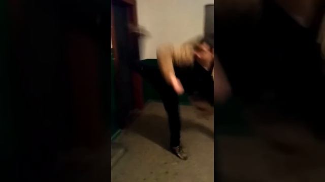 Махач в подъезде смотреть онлайн