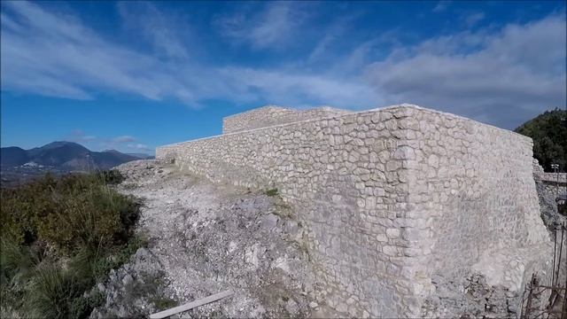 Tempio e Teatro di Pietravairano (Caserta) - Riprese aeree da drone смотреть онлайн