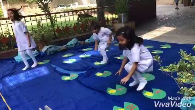 Learners' Castle - Game lesson 'Frog Race' смотреть онлайн