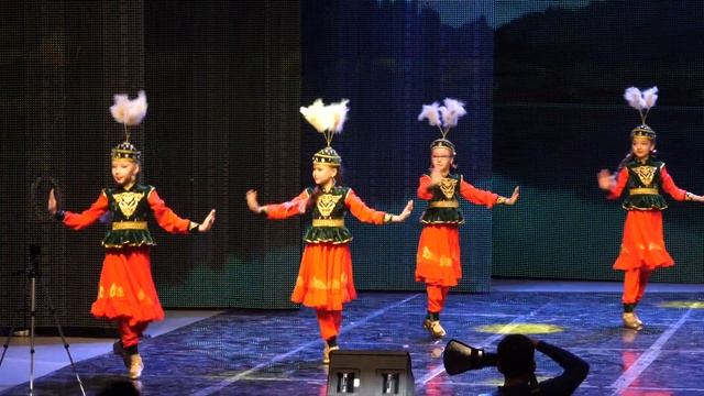 Казахский народный танец «Дала Сазы» смотреть онлайн