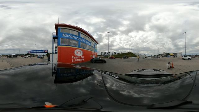 Stinger vs Mustang roll racing at Rockingham Dragway 360 video. Use your mouse! смотреть онлайн