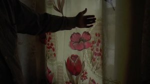 Как заклеить ОКНА от ОБСТРЕЛА скотчем в военное время. Спасаемся от ОСКОЛКОВ.