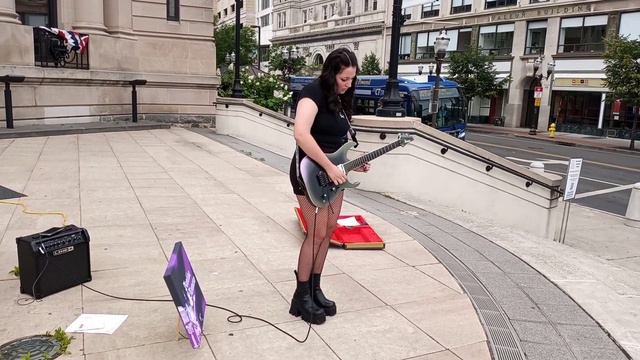 Paulina Romano - Blues Improv on Ibanez RG60ALS w Awesome Sustaniac Pickup 6-21-22 смотреть онлайн