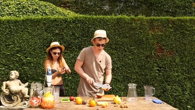 Smoothie Challenge Barcelona! Смешали рыбу и экзотические фрукты! смотреть онлайн