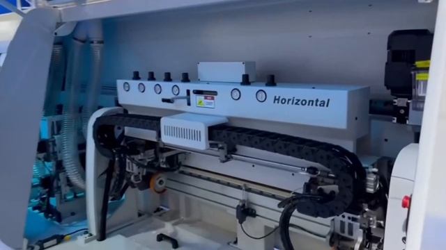 Высокоскоростной кромкооблицовочный станок KDT KE-526G: обзор на выставке в Гуанчжоу смотреть онлайн