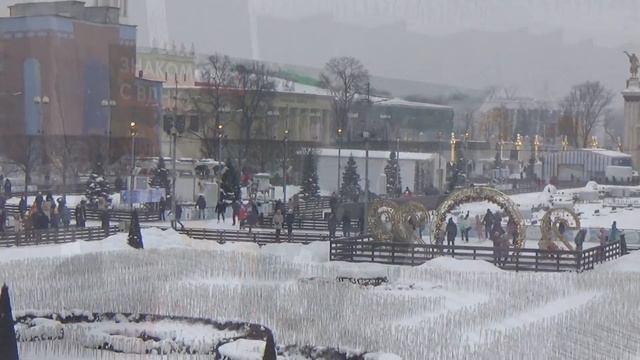 Москва новогодняя🌲Каток на ВДНХ смотреть онлайн