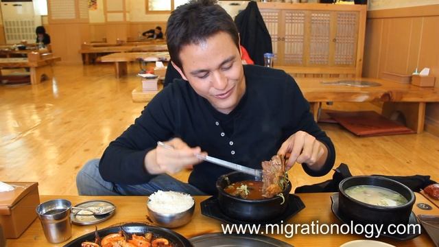 Deliciously Porky Korean Hangover Soup In Seoul (Haejangguk 해장국)