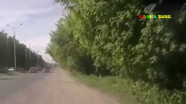 Просто не поставил на ручник. Не делайте так. смотреть онлайн