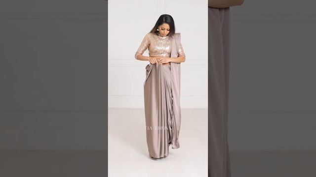 Infinity Drape with Satin Silk Saree | how to tie a saree | saree pleating and folding | Tia Bhuva смотреть онлайн