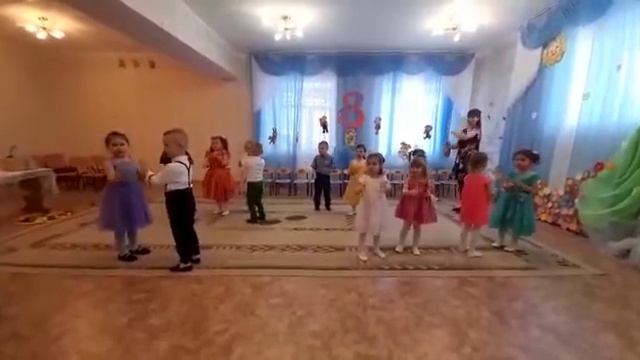 8 марта в садике у Кости - танцы смотреть онлайн