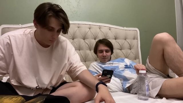 Секби распаковывает подарки! Клайд попу показал... | Нарезки Майншилд смотреть онлайн