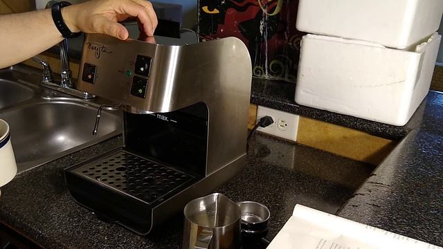 Demonstration of Starbucks (Saeco) Barista Espresso Machine смотреть онлайн