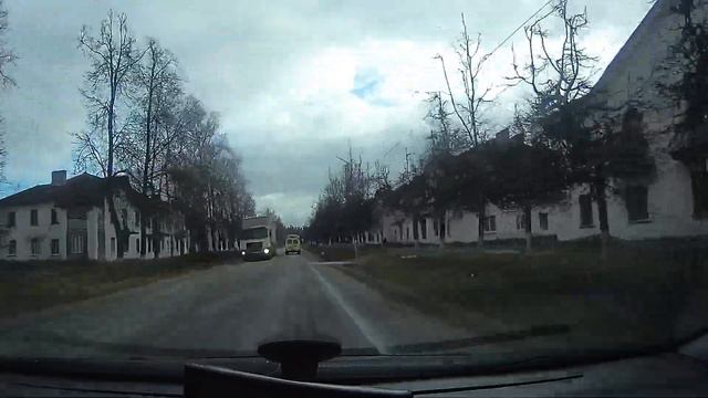 Водитель скорой помощи чуть не сбивает пешехода на дороге!!! смотреть онлайн