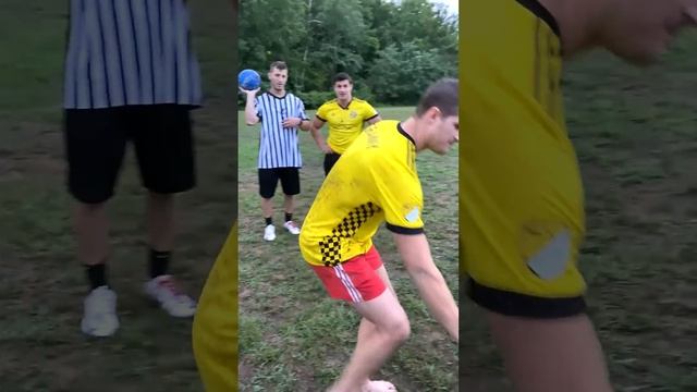 Playing Soccer with a Bowling Ball *BROKEN BONES* | Bodybuilder VS Extreme Soccer Challenge смотреть онлайн