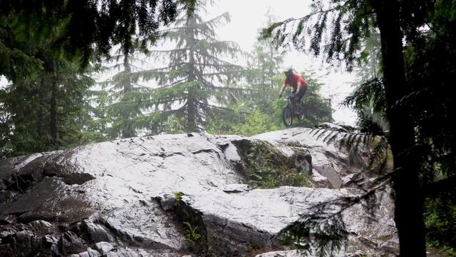 THE CHEAP BIKE CHALLENGE - WHISTLER BIKE PARK смотреть онлайн