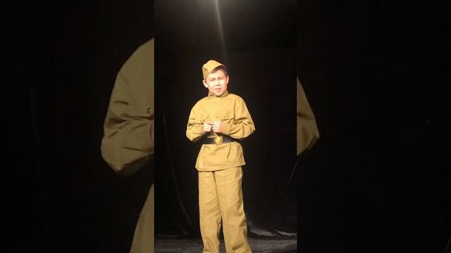 Амир читает стихи! «Баллада о матери»(Ольга Киевская). смотреть онлайн